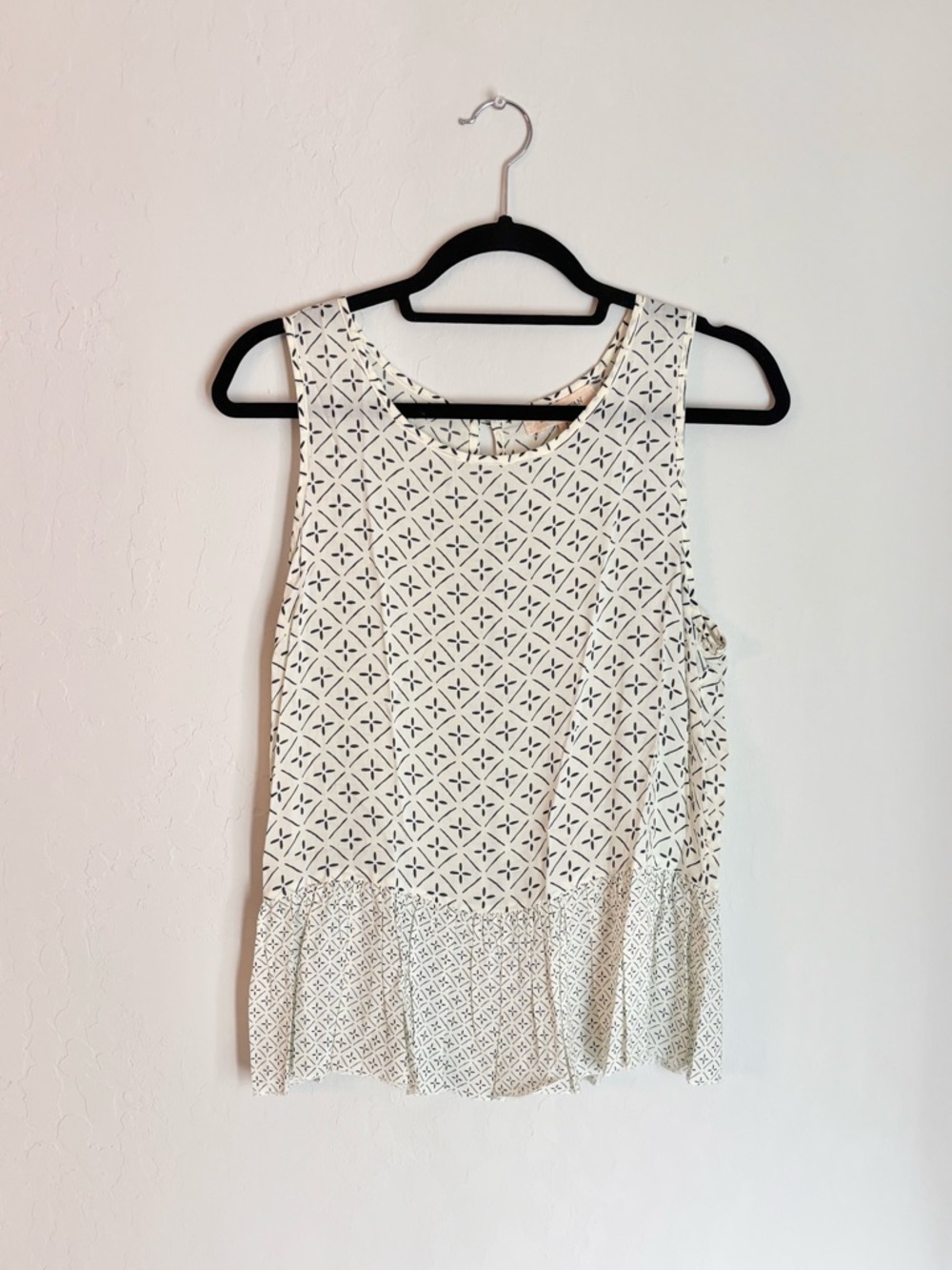 🌿3 FOR $12: Black Swan Cream with Black Print Peplum Hem Tank, Large